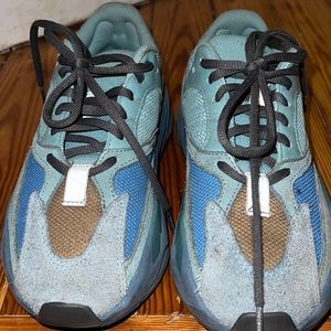 Authentic Yeezy Boost 700 size 4.5